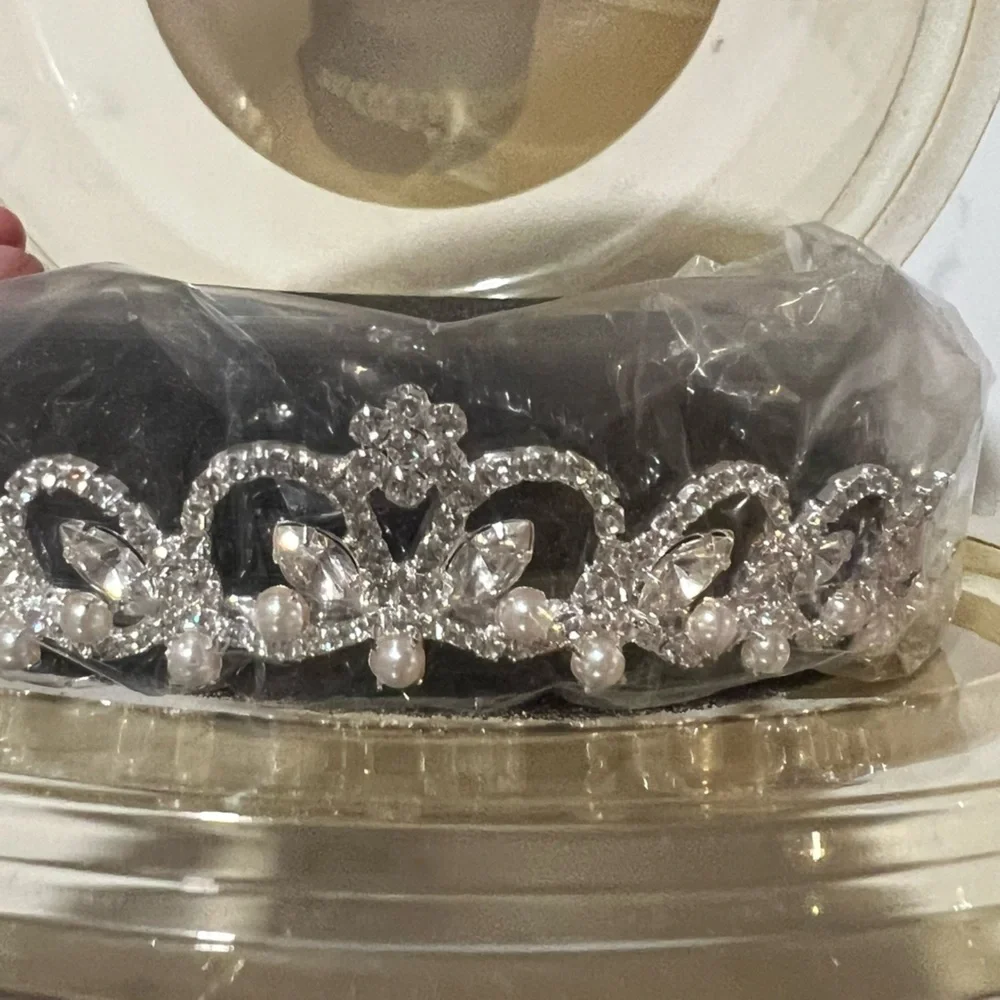 David’s Bridal Pearl & Rhinestone Tiara New in Box $125 Retail.